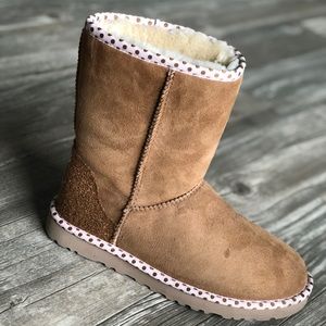 Tan Ugg boots